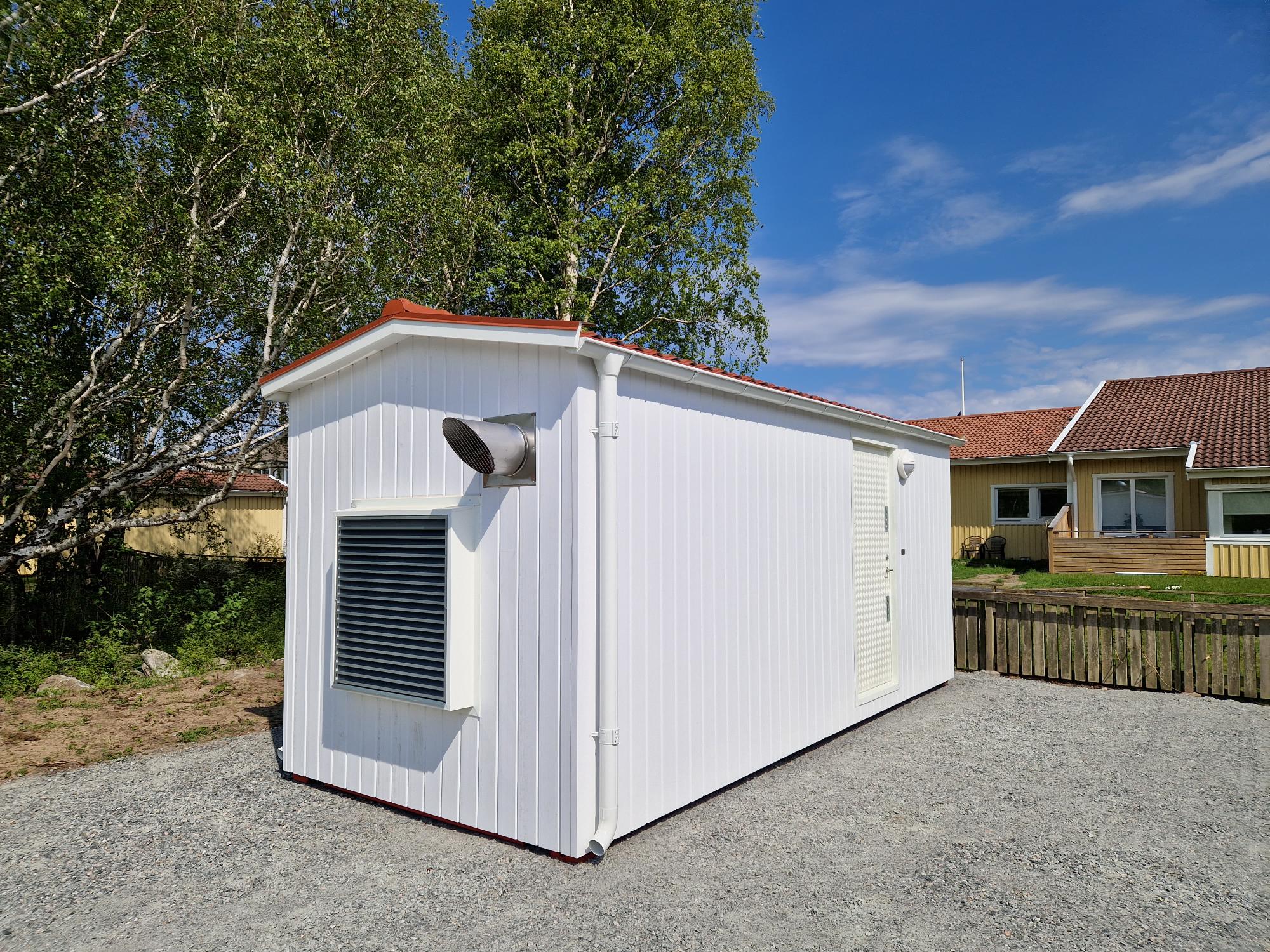 Containerbyggt reservkraftverk vid äldreboende